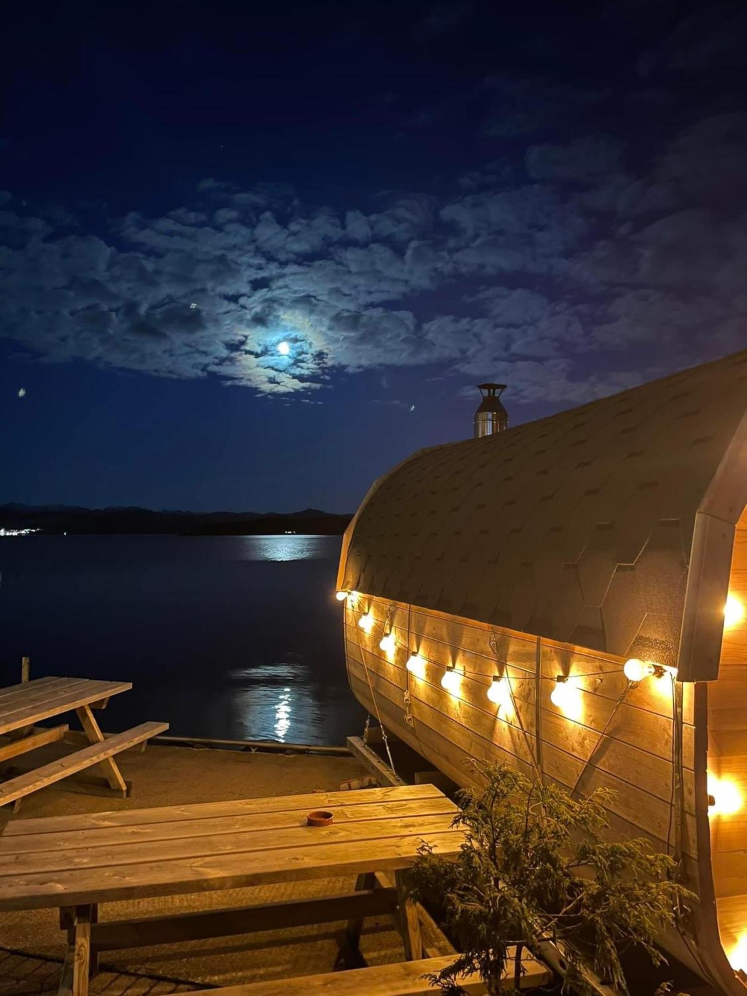 Sjoberg Hotell Og Ferie Leiligheter Østhusvik Exterior foto