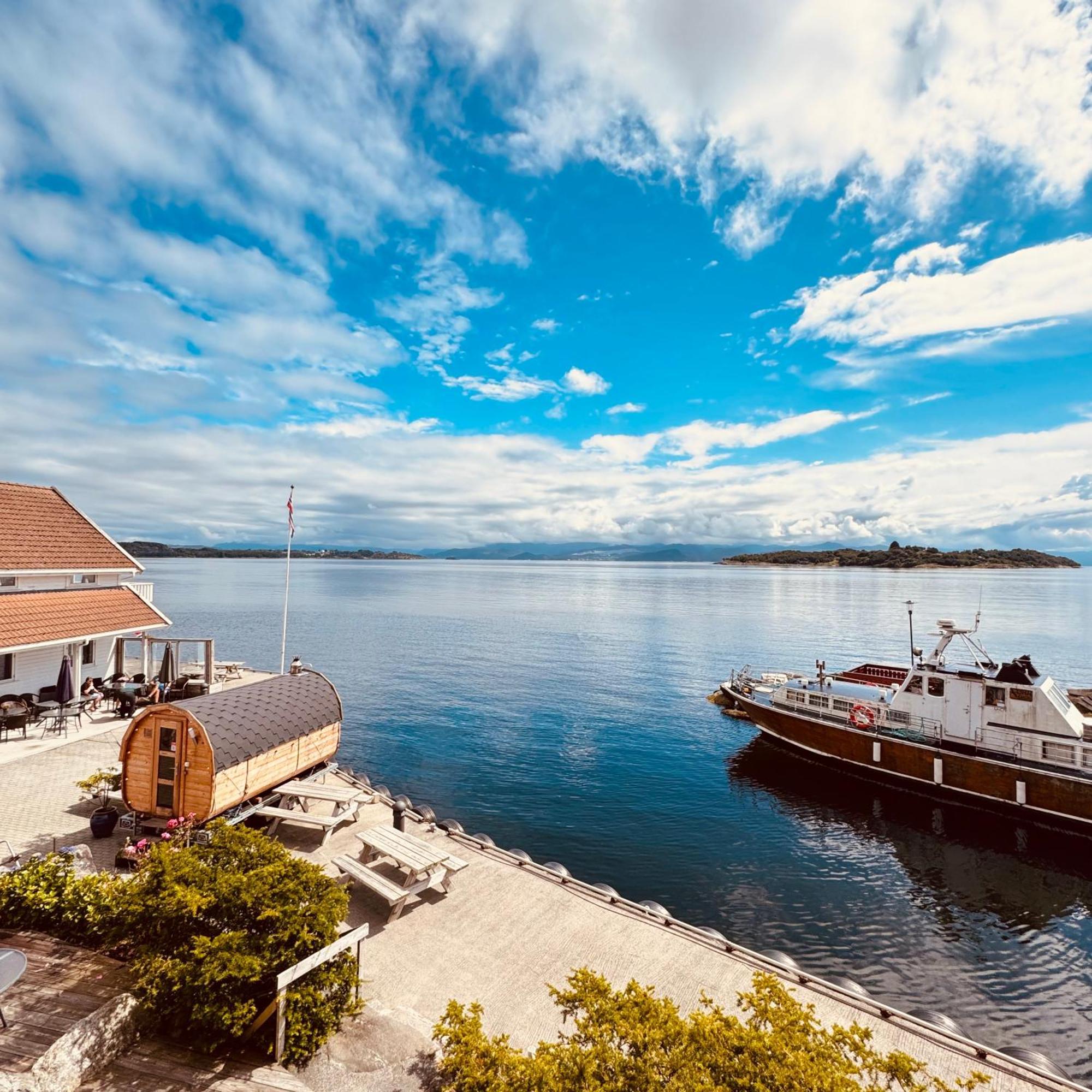 Sjoberg Hotell Og Ferie Leiligheter Østhusvik Exterior foto