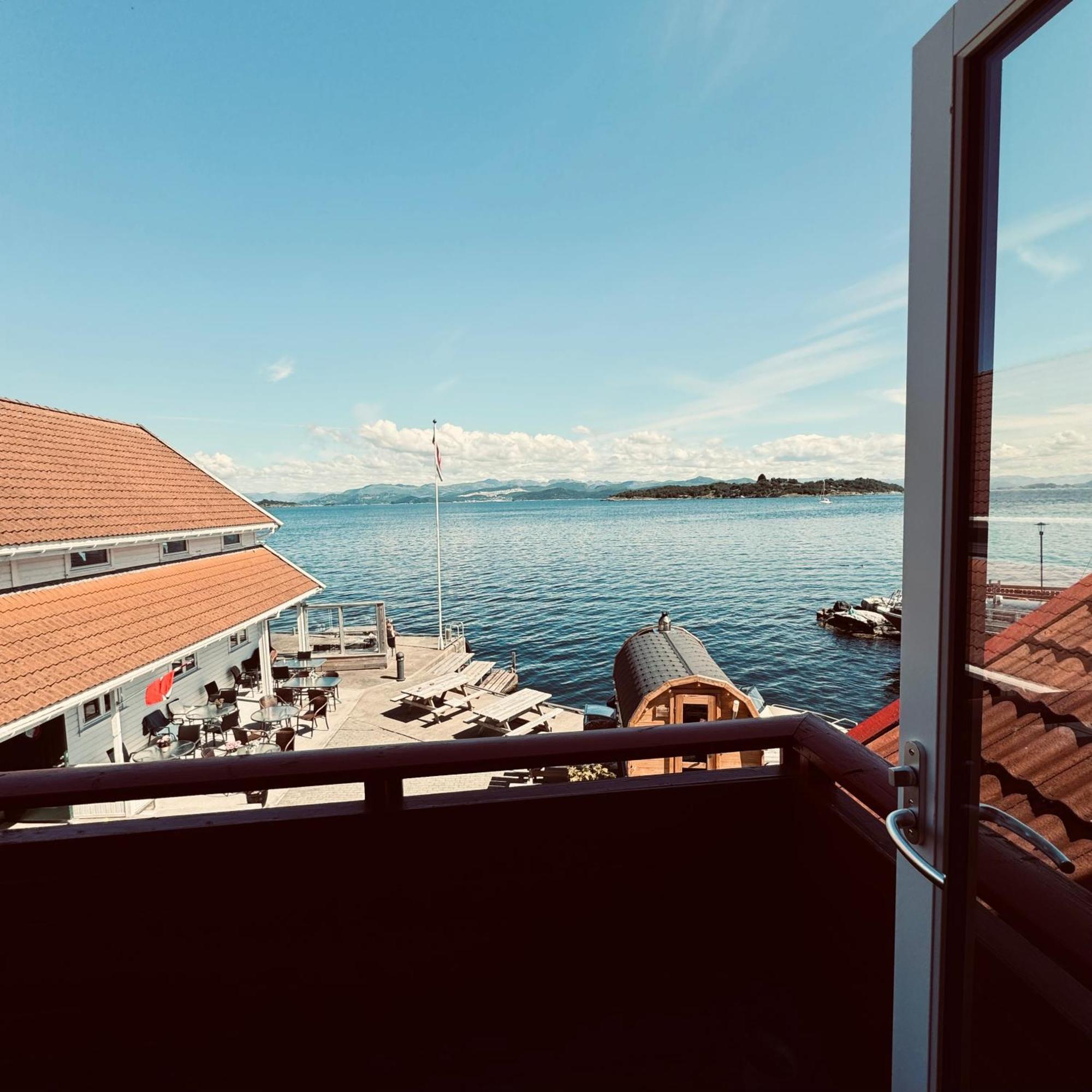 Sjoberg Hotell Og Ferie Leiligheter Østhusvik Exterior foto